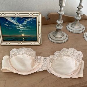 Sweet vintage strapless bra 34B